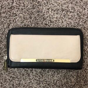Steve Madden wallet